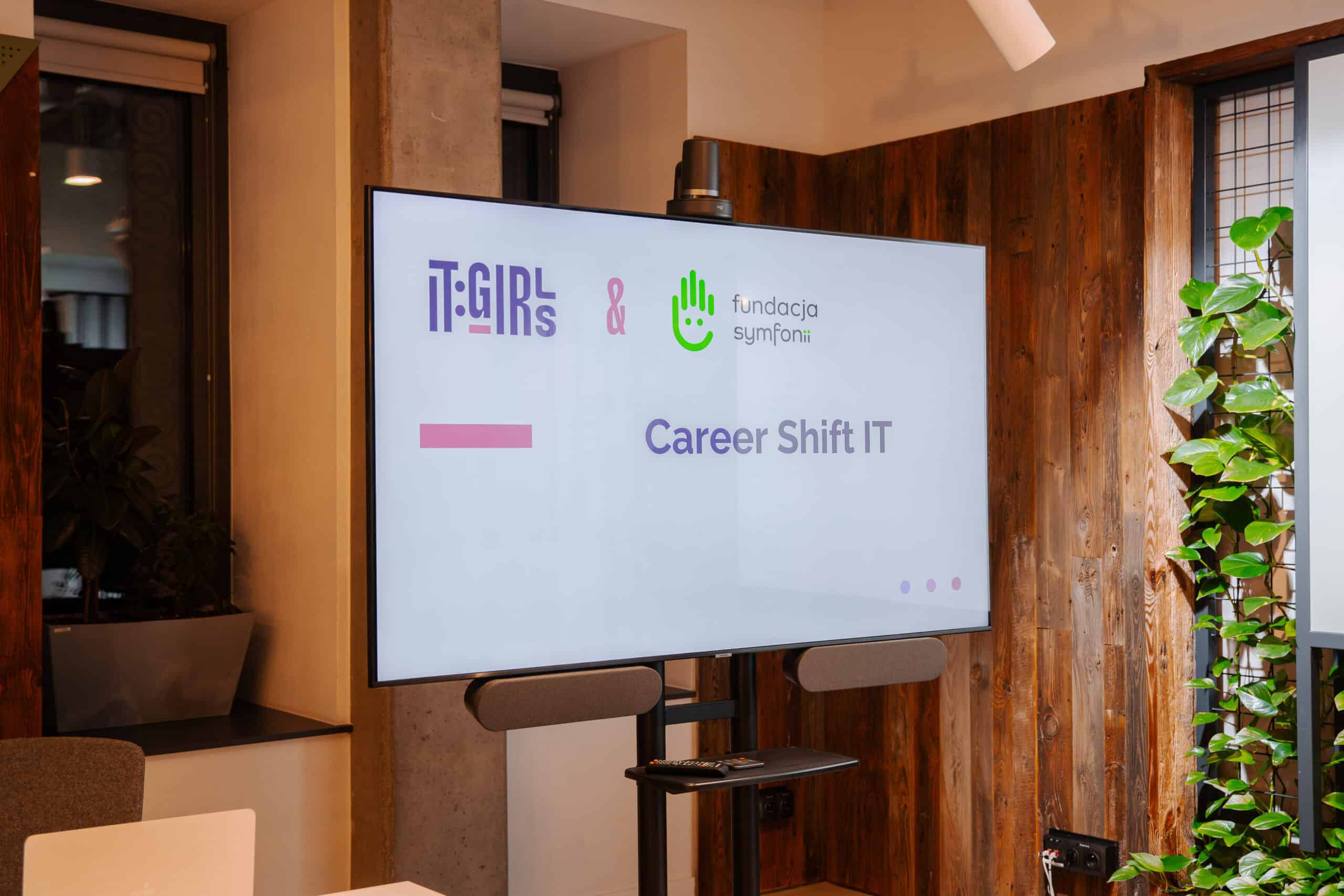 Career Shift IT Fundacji Symfonii i IT Girls – nowy start zawodowy kobiet